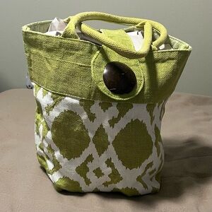 🍎Adorable Green and White Tote Bag🍎